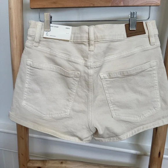 NWT American Eagle Women 2 Relaxed Denim Shorts Super High Rise Cream Off White - Picture 2 of 8